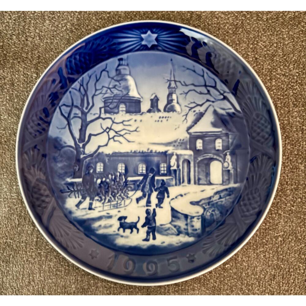 1995 Royal Copenhagen Christmas Plate - Manor House